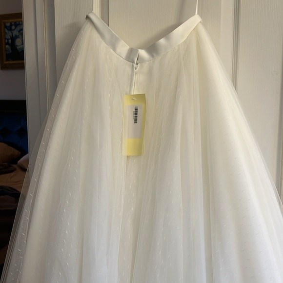 ALLURE WEDDING DRESS NWT - Picture 8 of 10